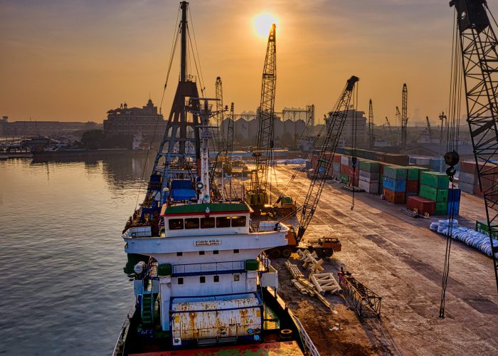 white-and-green-cargo-ship-3338019